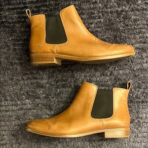 Clark’s brand Taylor Shine Chelsea boot
